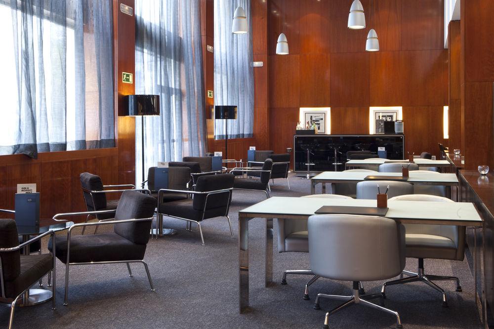 Ac Hotel Avenida De America By Marriott Madrid Bagian luar foto