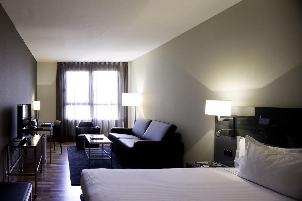 Ac Hotel Avenida De America By Marriott Madrid Bagian luar foto