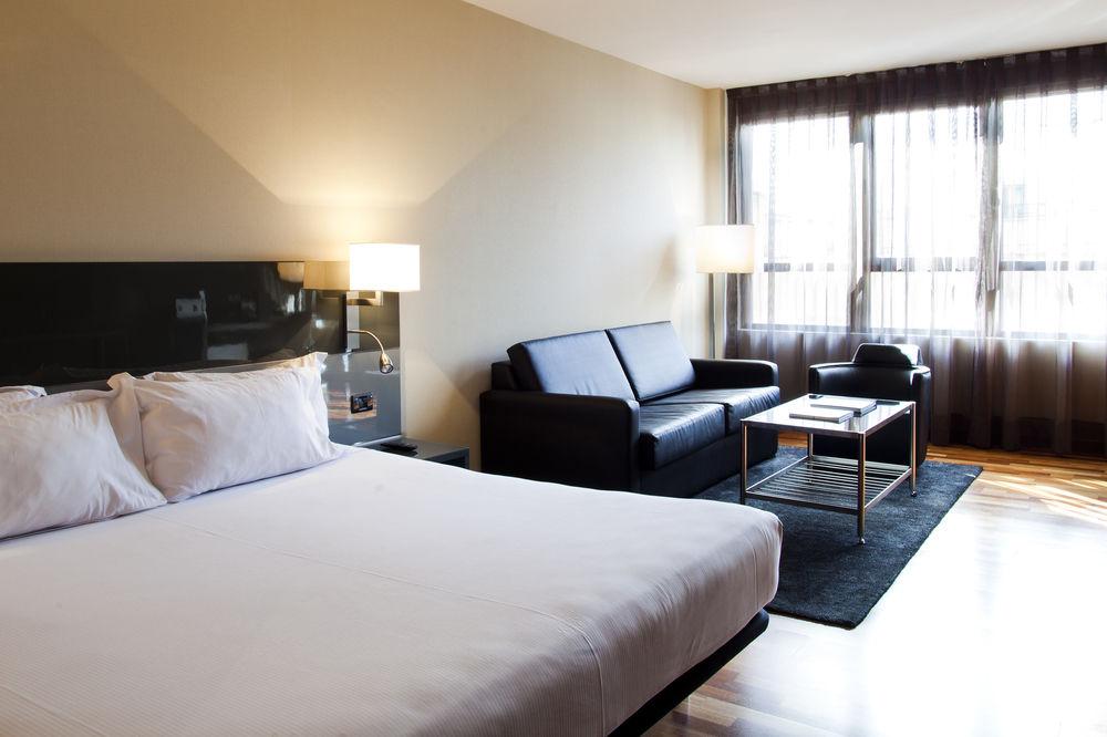 Ac Hotel Avenida De America By Marriott Madrid Bagian luar foto