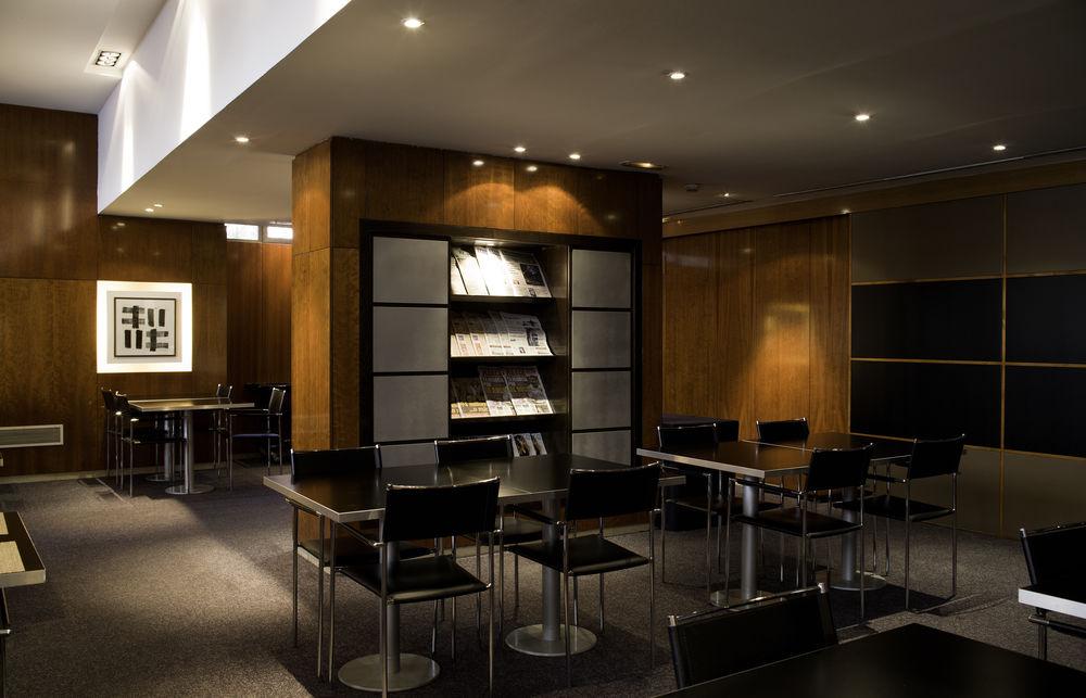 Ac Hotel Avenida De America By Marriott Madrid Bagian luar foto
