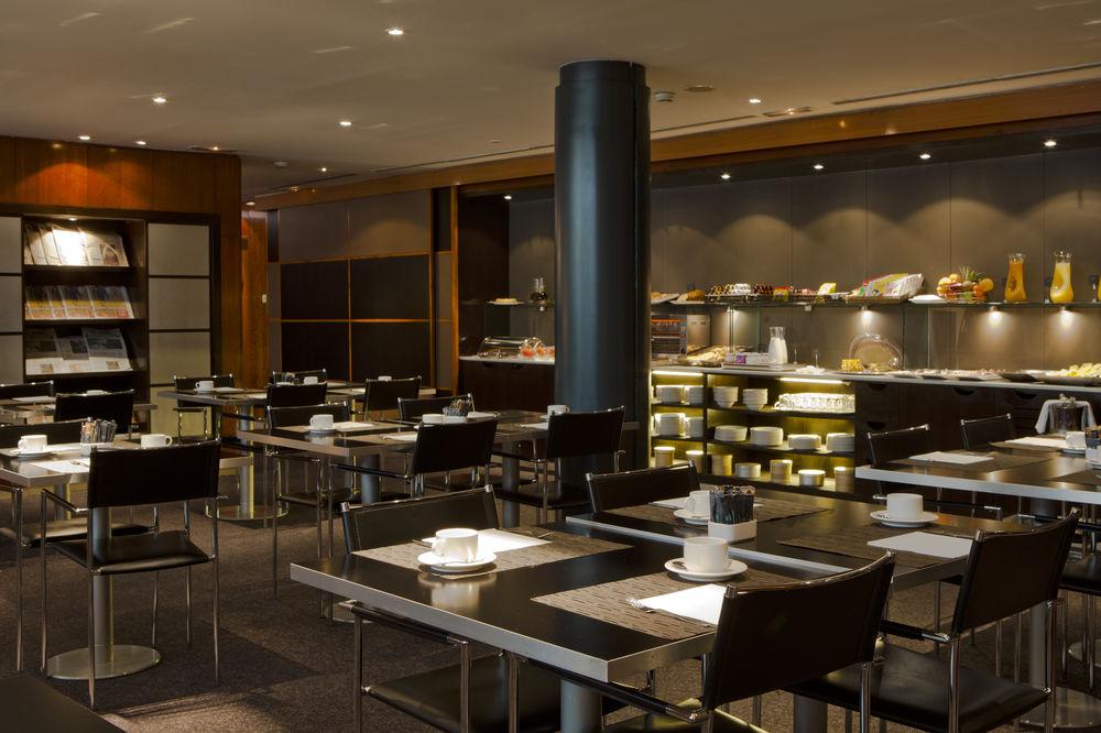 Ac Hotel Avenida De America By Marriott Madrid Bagian luar foto