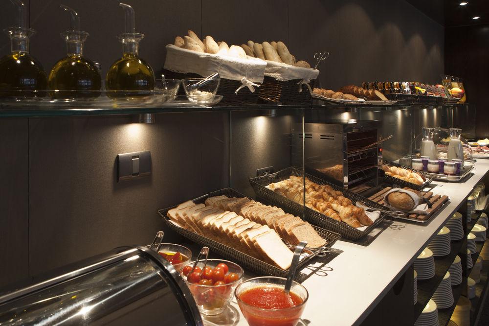 Ac Hotel Avenida De America By Marriott Madrid Bagian luar foto