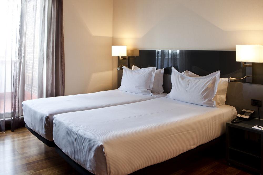 Ac Hotel Avenida De America By Marriott Madrid Bagian luar foto
