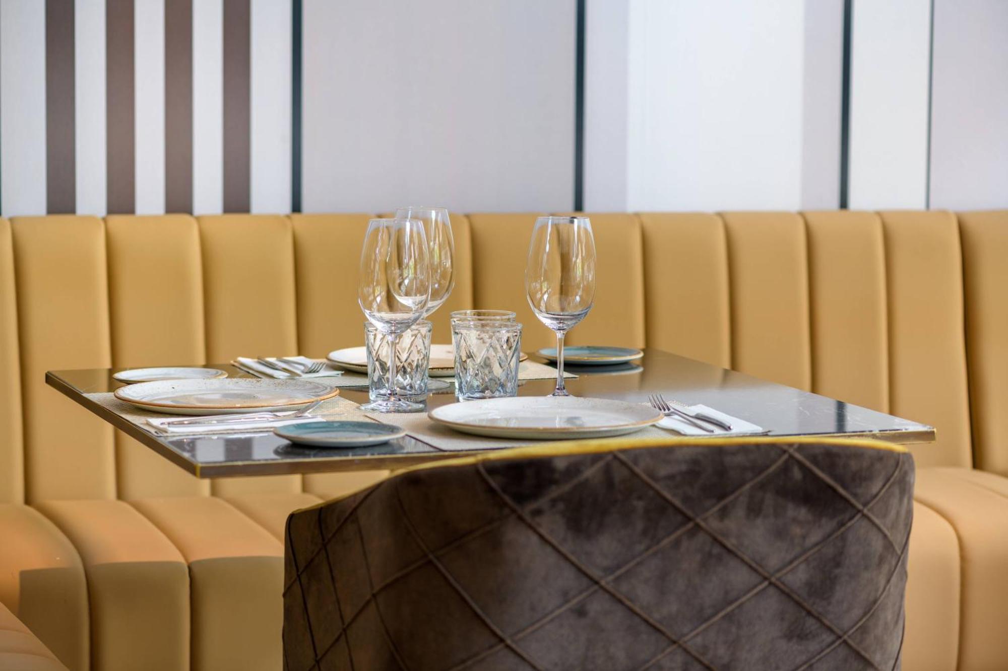 Ac Hotel Avenida De America By Marriott Madrid Bagian luar foto