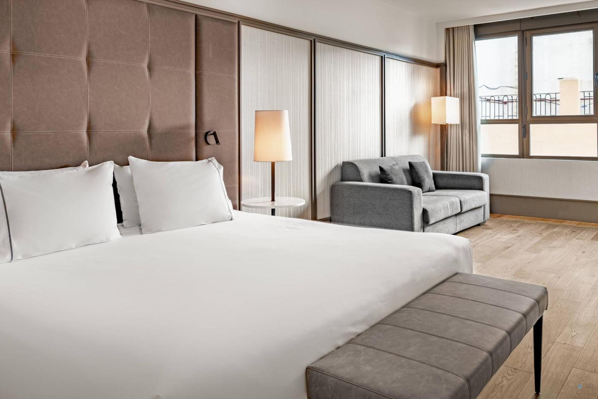 Ac Hotel Avenida De America By Marriott Madrid Bagian luar foto