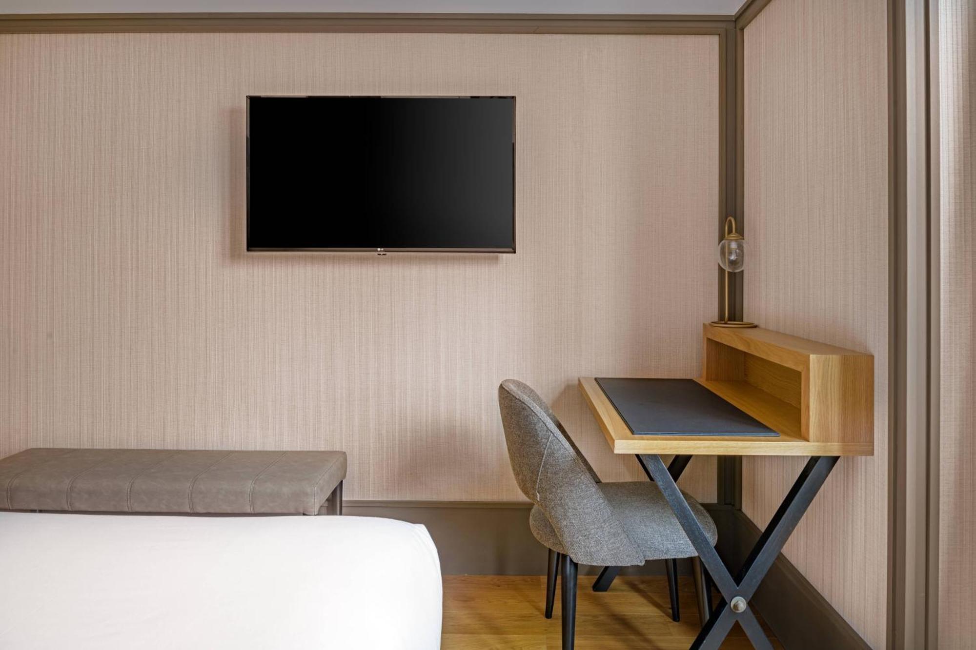 Ac Hotel Avenida De America By Marriott Madrid Bagian luar foto