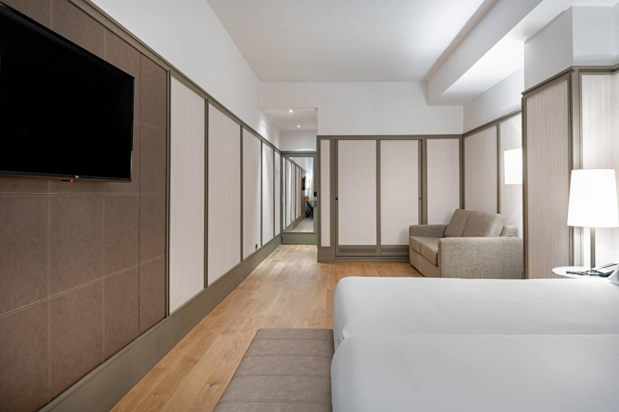 Ac Hotel Avenida De America By Marriott Madrid Bagian luar foto