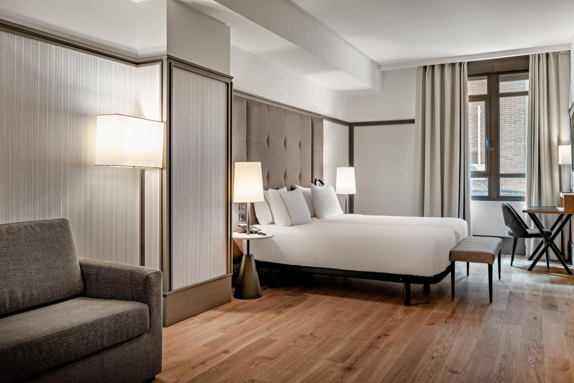 Ac Hotel Avenida De America By Marriott Madrid Bagian luar foto