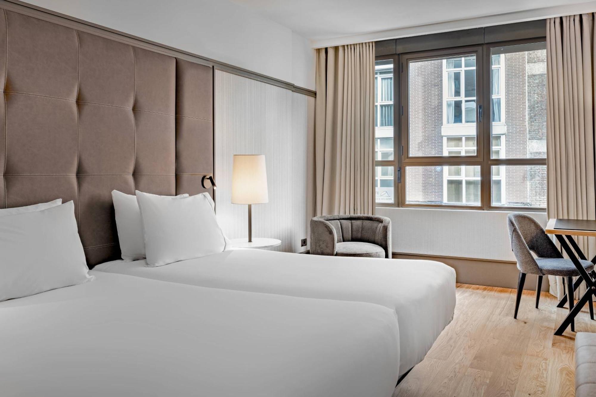 Ac Hotel Avenida De America By Marriott Madrid Bagian luar foto