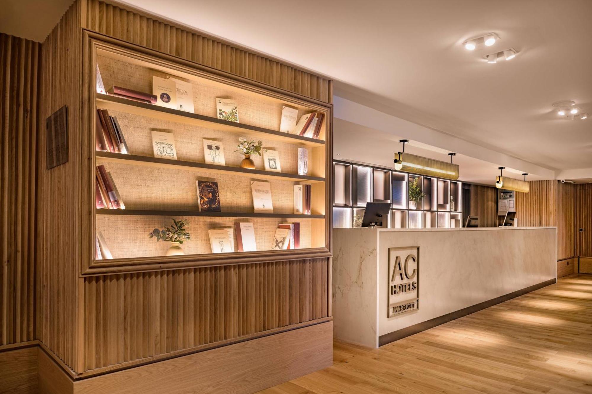 Ac Hotel Avenida De America By Marriott Madrid Bagian luar foto
