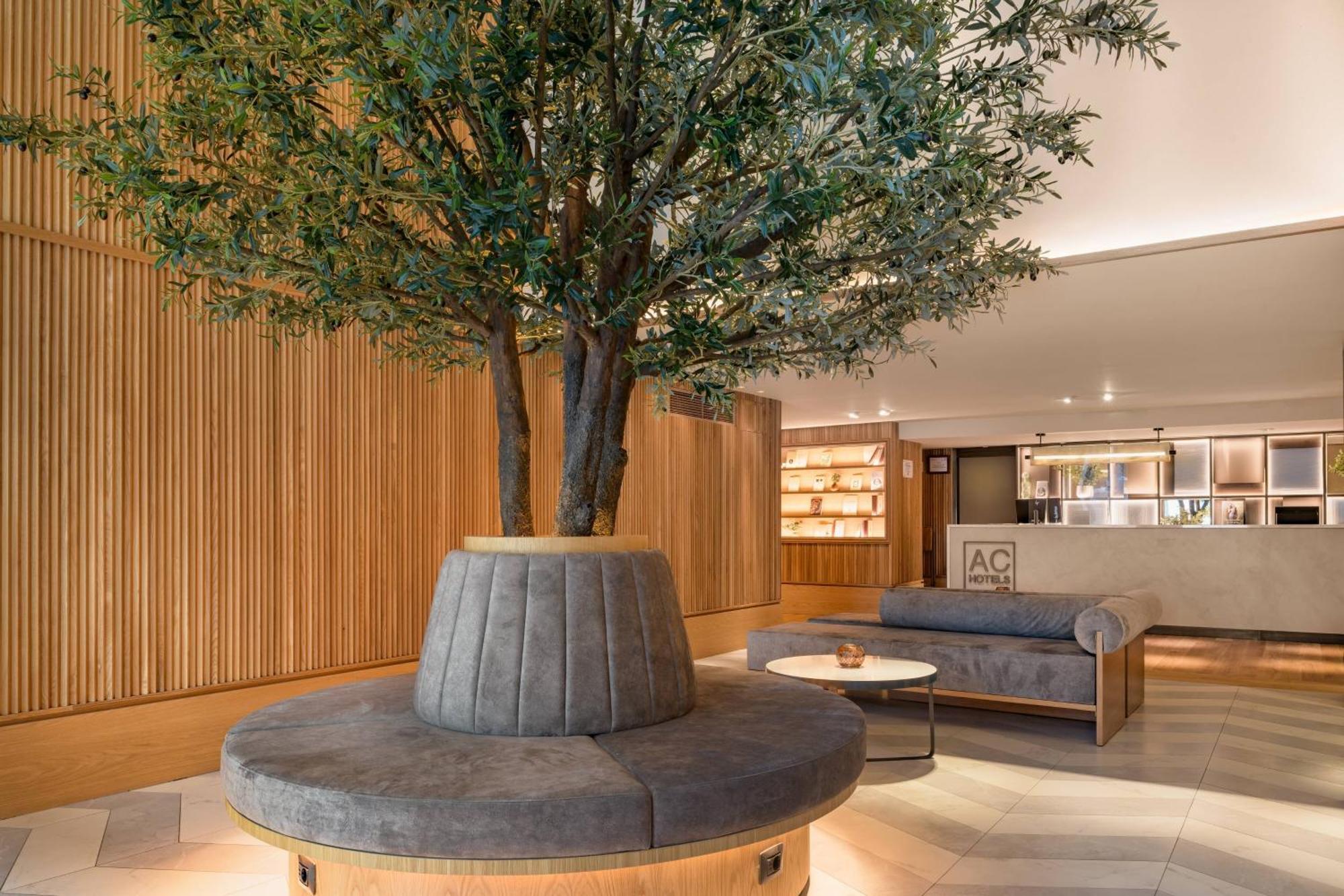 Ac Hotel Avenida De America By Marriott Madrid Bagian luar foto