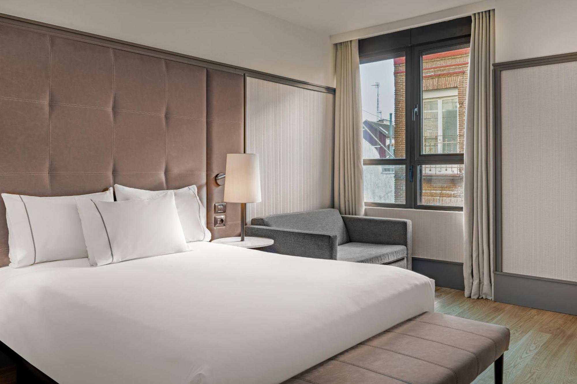 Ac Hotel Avenida De America By Marriott Madrid Bagian luar foto