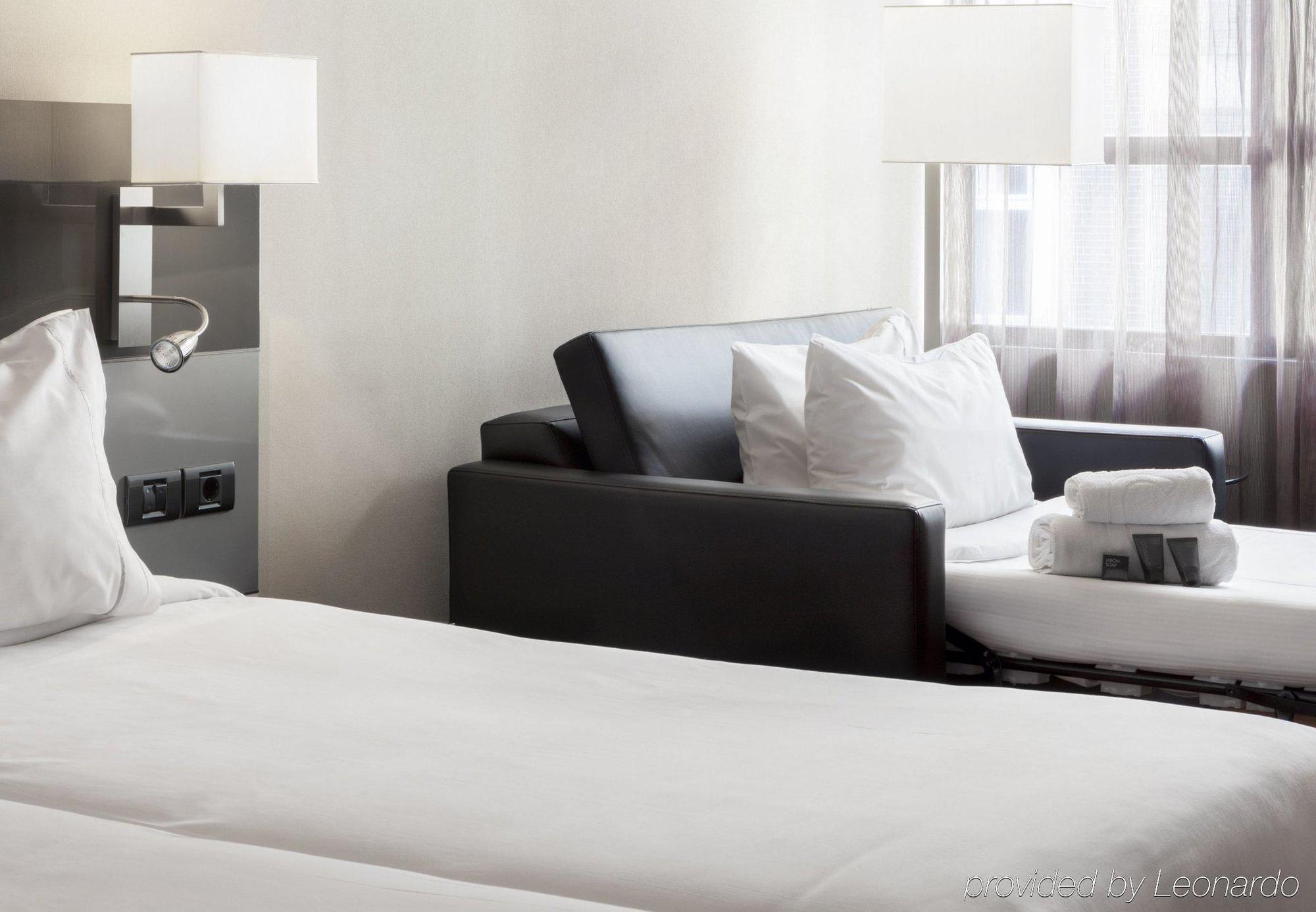 Ac Hotel Avenida De America By Marriott Madrid Bagian luar foto