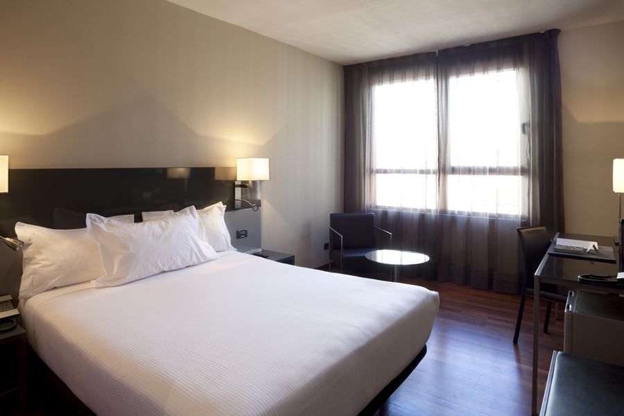 Ac Hotel Avenida De America By Marriott Madrid Bagian luar foto